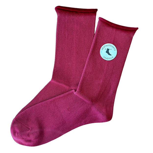 Moteriškos medvilninės kojinės su nespaudžiančiu krašteliu